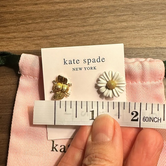 NWT Kate Spade Bee & Daisy Earrings with Dust Bag - Picture 3 of 4